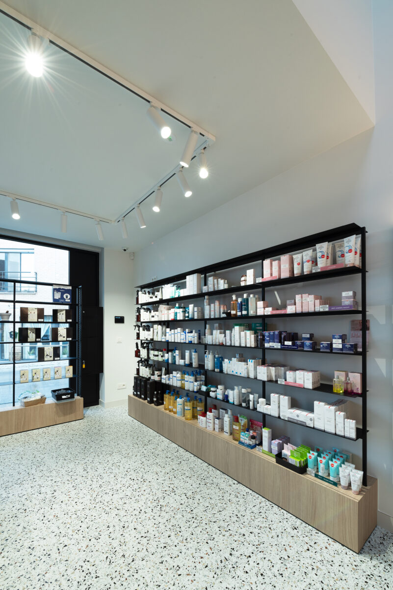 Apotheek Mieke Frank Boekhoute c Bossuyt Shop Interiors 011